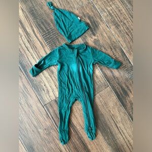 Kyte baby zippered footie and knotted cap in emerald